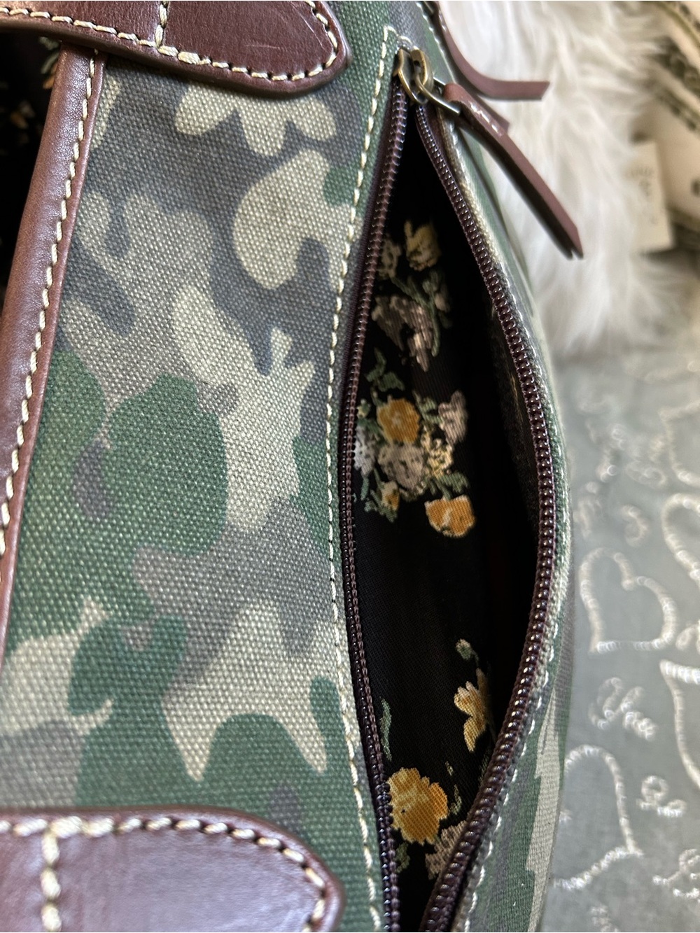 NWT Nocona XL, Camo Green/Brown Floral Embroidered Conceal Carry Satchel - Picture 9 of 10
